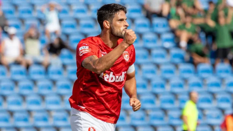 Gonçalo Paciência volta a marcar e Santa Clara vence Famalicão