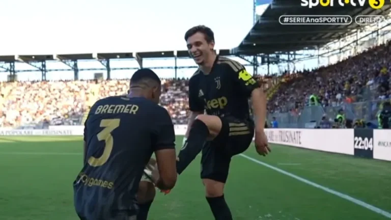 Até lhe limparam a chuteira. Assistência de Chico Conceição dá que falar