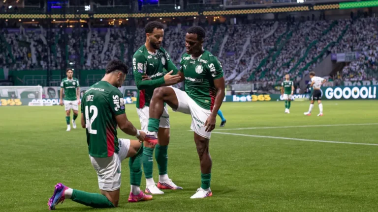 Palmeiras, de Abel Ferreira, volta às vitórias. Luís Castro aumenta crise
